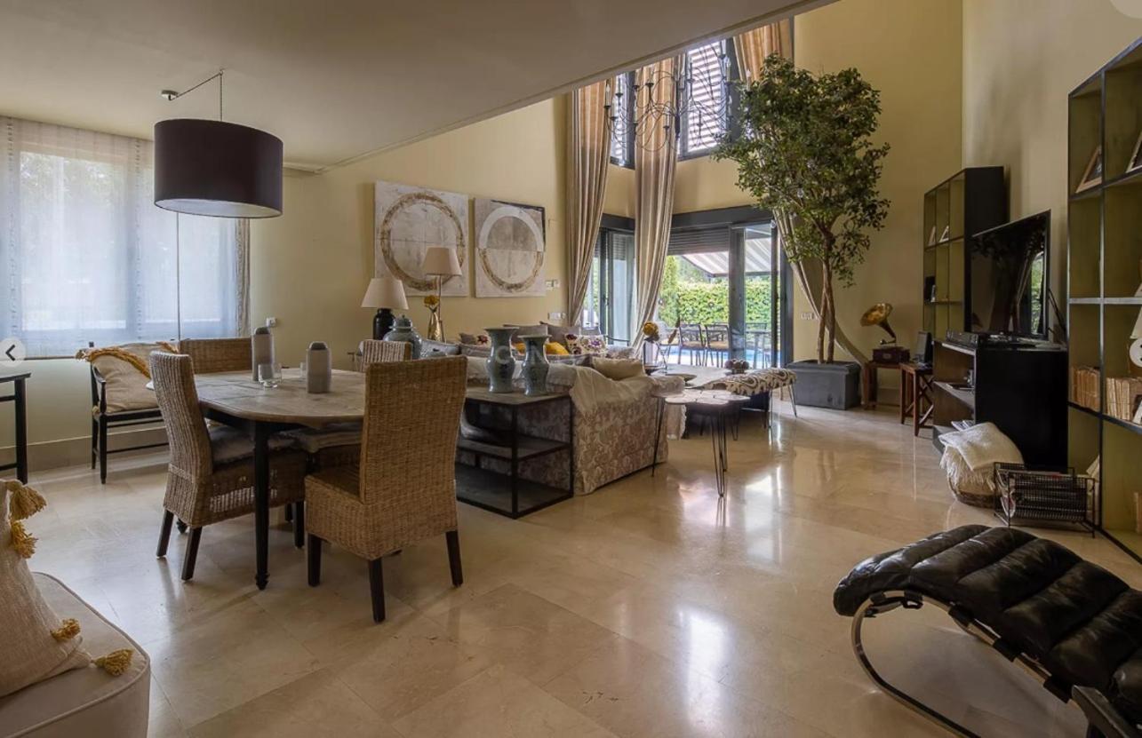 Space In The Villa With Poll Near Golf In Madrid Kültér fotó